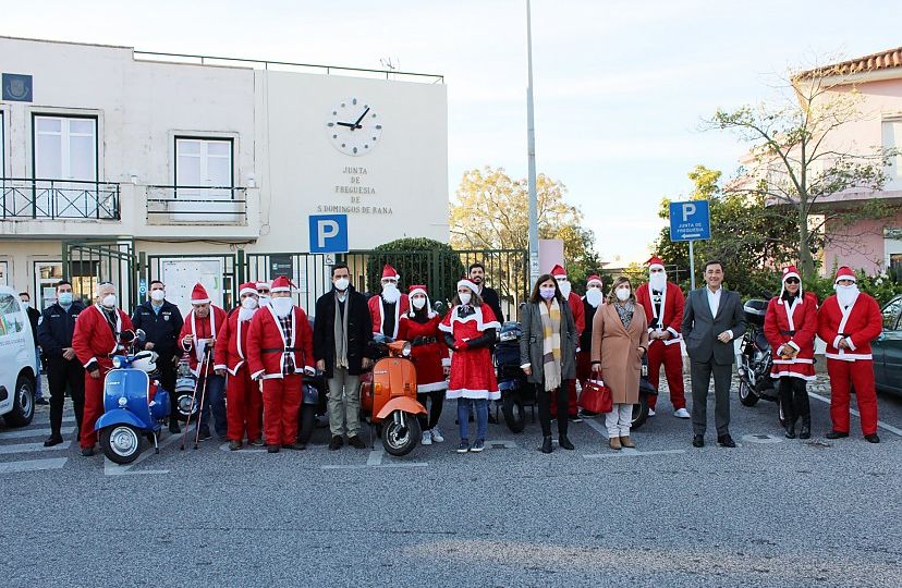 Pai Natal visita as escolas da freguesia1