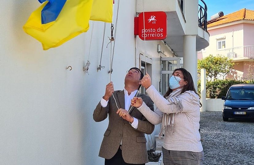 Bandeira da Ucrânia hasteada em São Domingos de Rana1